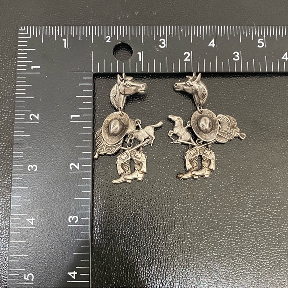 Unique Vintage Pewter Western Horse Saddle Cowboy Hat Boots Gun Charms Earrings - Picture 10 of 11